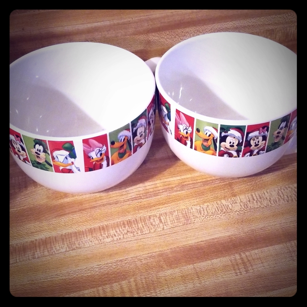 Set of 2 large Disney hot chocolate mugs
